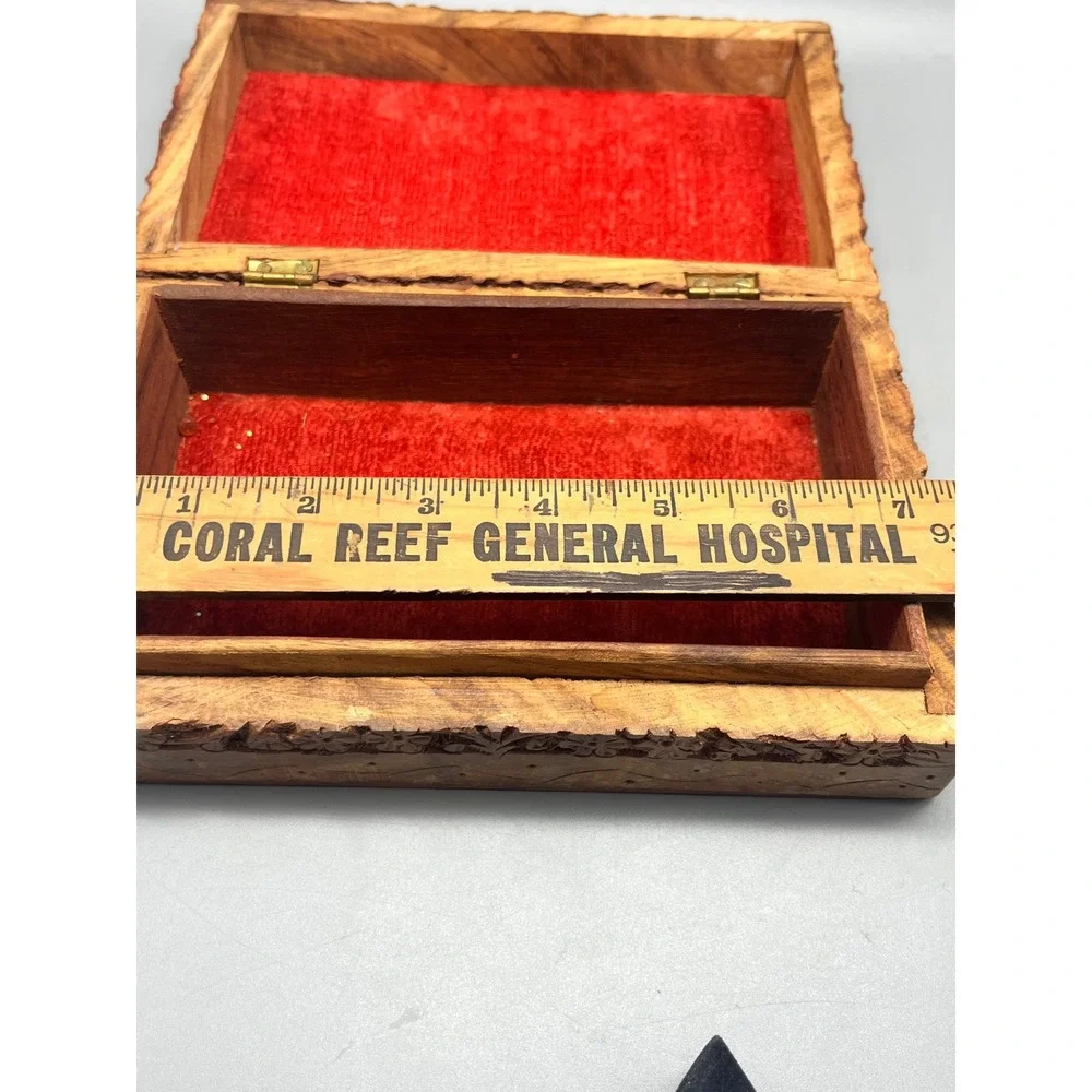 Vintage Handmade Carved Floral Design Wooden Jewelry Box Red‎ lining